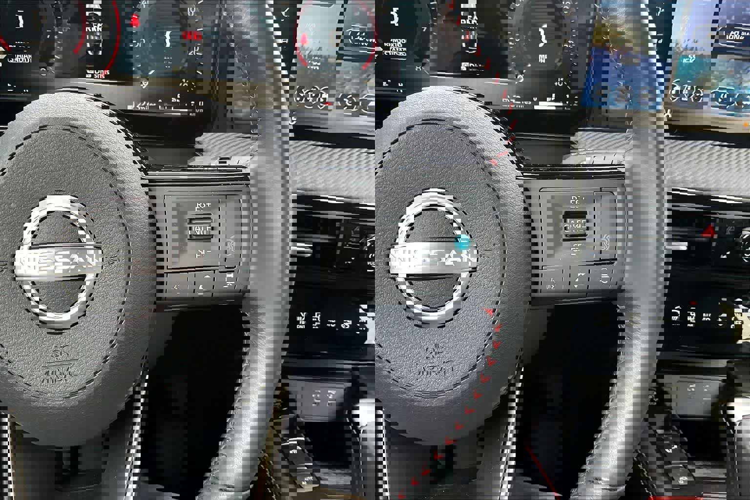 Used 2025 Nissan Kicks SR image 25