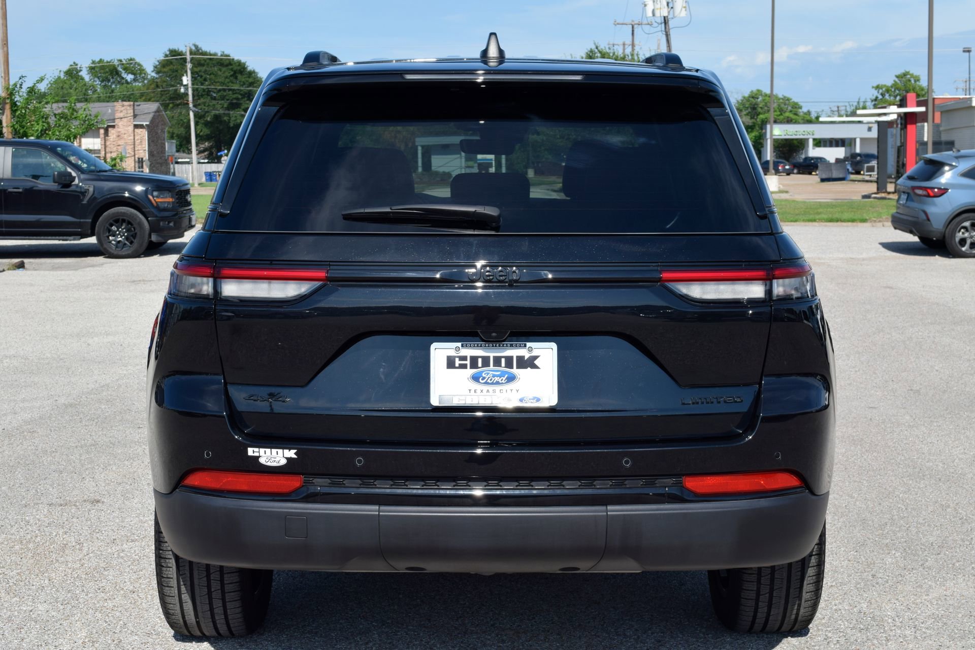 Used 2025 Jeep Grand Cherokee Limited w/ Black Appearance Package AWD/4WD image 5