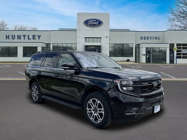 Certified 2025 Ford Expedition Active AWD/4WD image 3