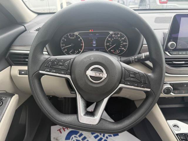 Used 2025 Nissan Altima 2.5 SV FWD image 13