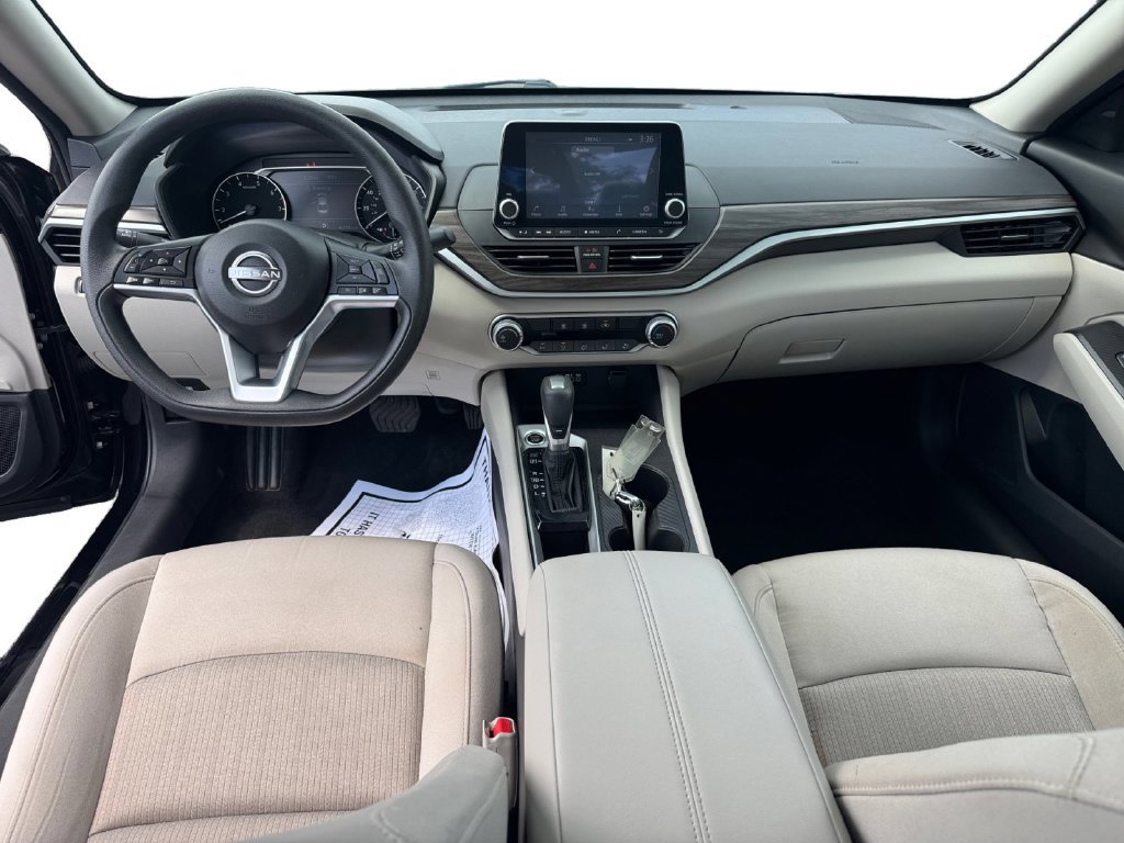 Used 2025 Nissan Altima 2.5 SV FWD image 14