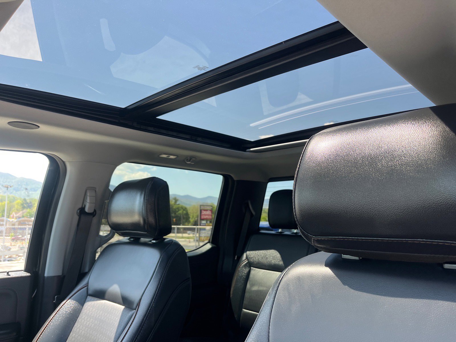 Certified 2025 Ford F350 Lariat w/ Lariat Ultimate Package AWD/4WD image 8