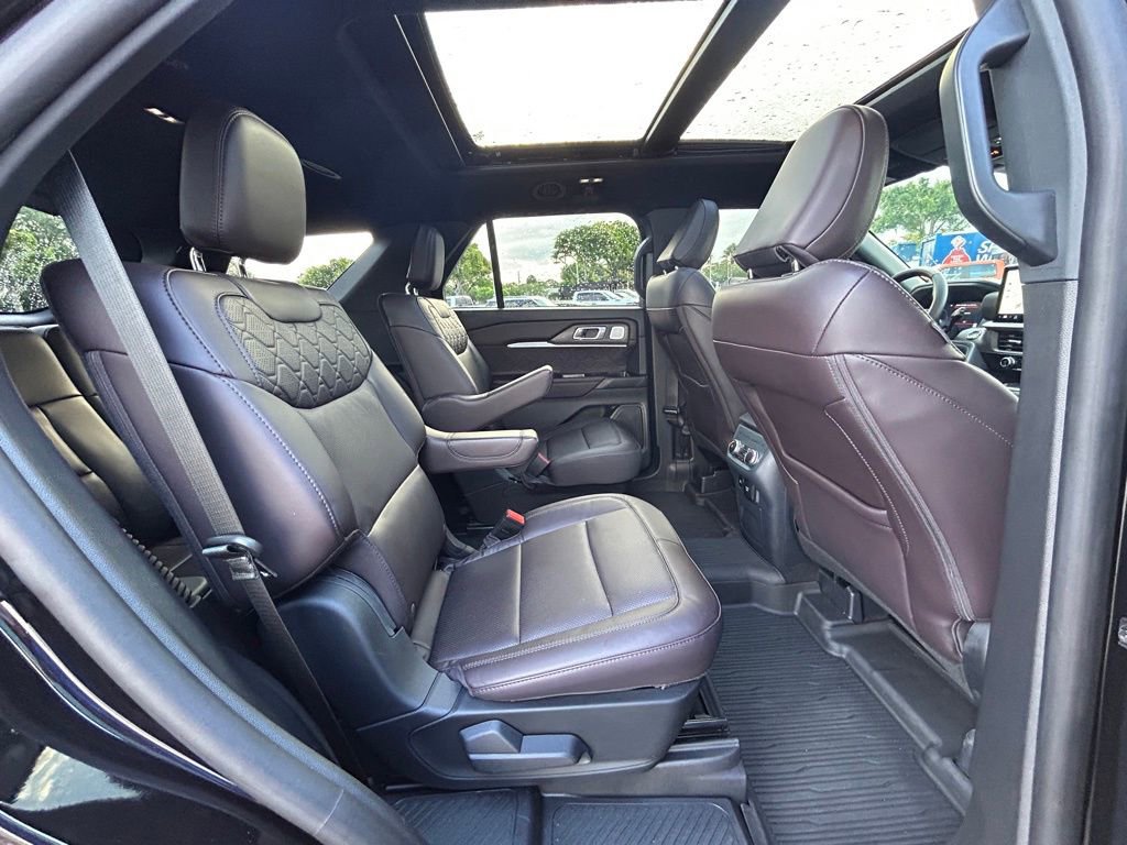 Certified 2025 Ford Explorer Platinum w/ Ultimate Package AWD/4WD image 32