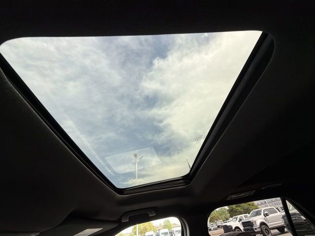 Certified 2017 Ford Explorer XLT w/ Equipment Group 202A image 21