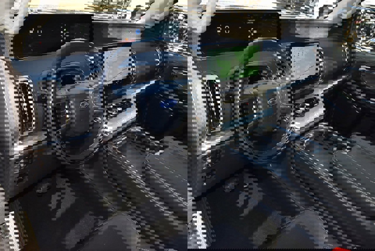 Certified 2025 Ford Expedition Max Platinum image 35