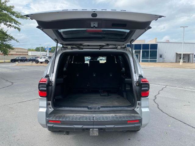 Used 2025 Toyota 4Runner SR5 AWD/4WD image 9