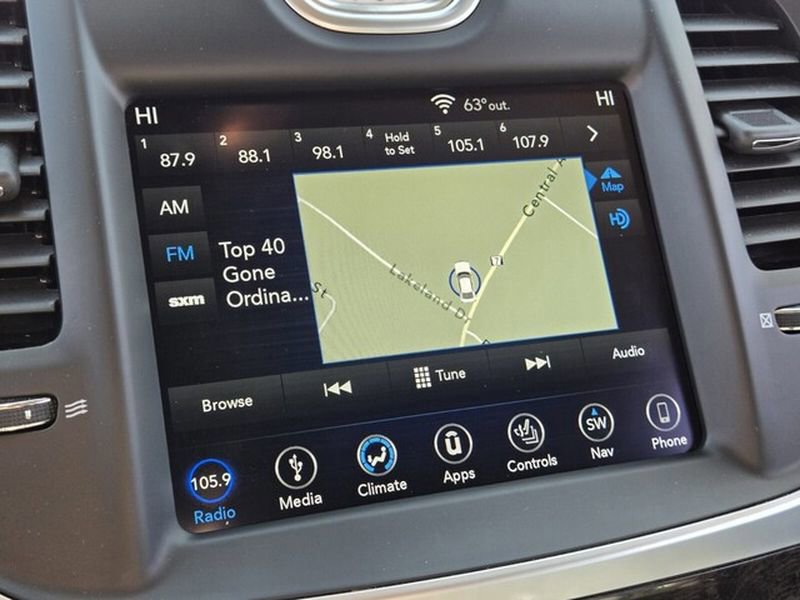 Used 2018 Chrysler 300 Limited w/ Safetytec Plus Group image 23