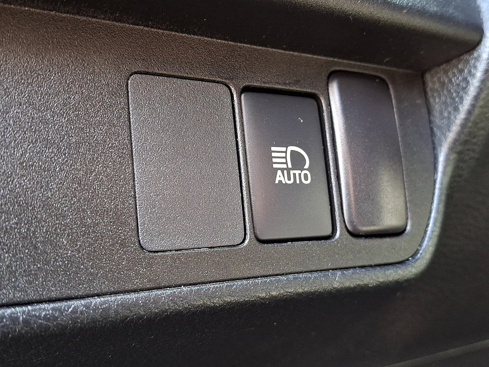 Used 2018 Toyota Tacoma SR w/ SR Convenience Package AWD/4WD image 26