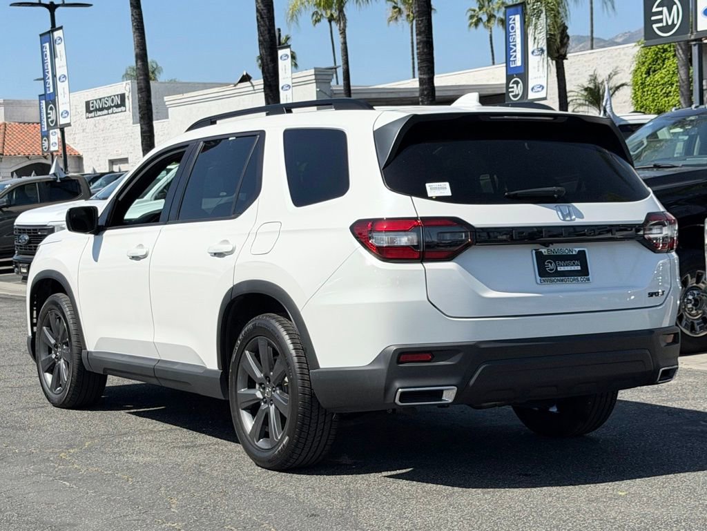 Used 2025 Honda Pilot Sport image 7