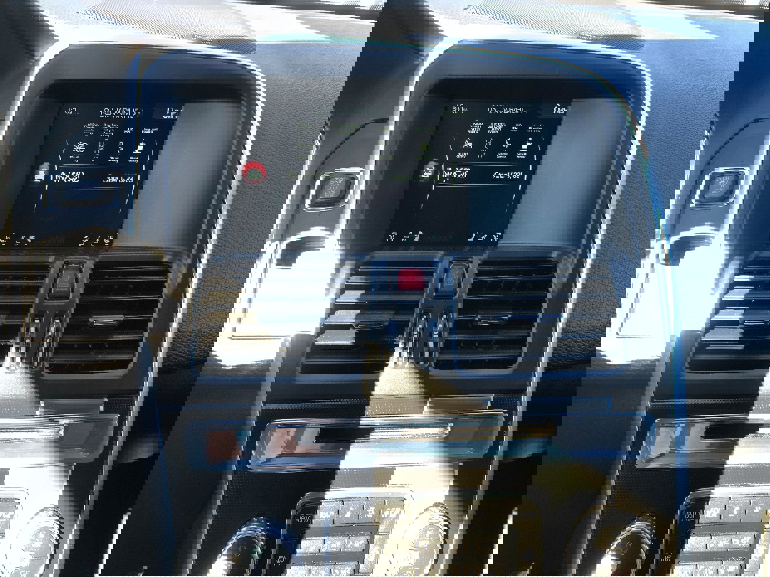 Used 2016 Volvo XC60 T6 R-Design Platinum w/ Climate Package image 12