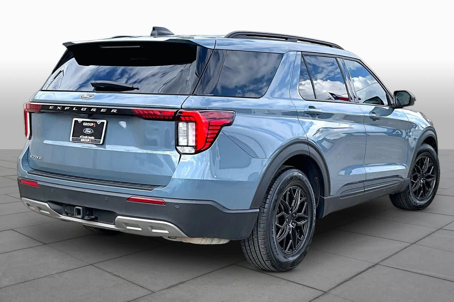 Certified 2025 Ford Explorer Active w/ Active Comfort Package RWD image 7