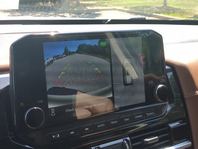 Used 2024 Nissan Pathfinder Platinum AWD/4WD image 20