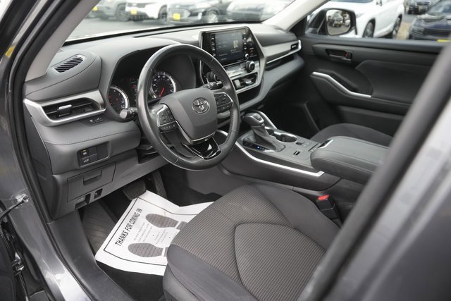 Used 2021 Toyota Highlander LE image 8