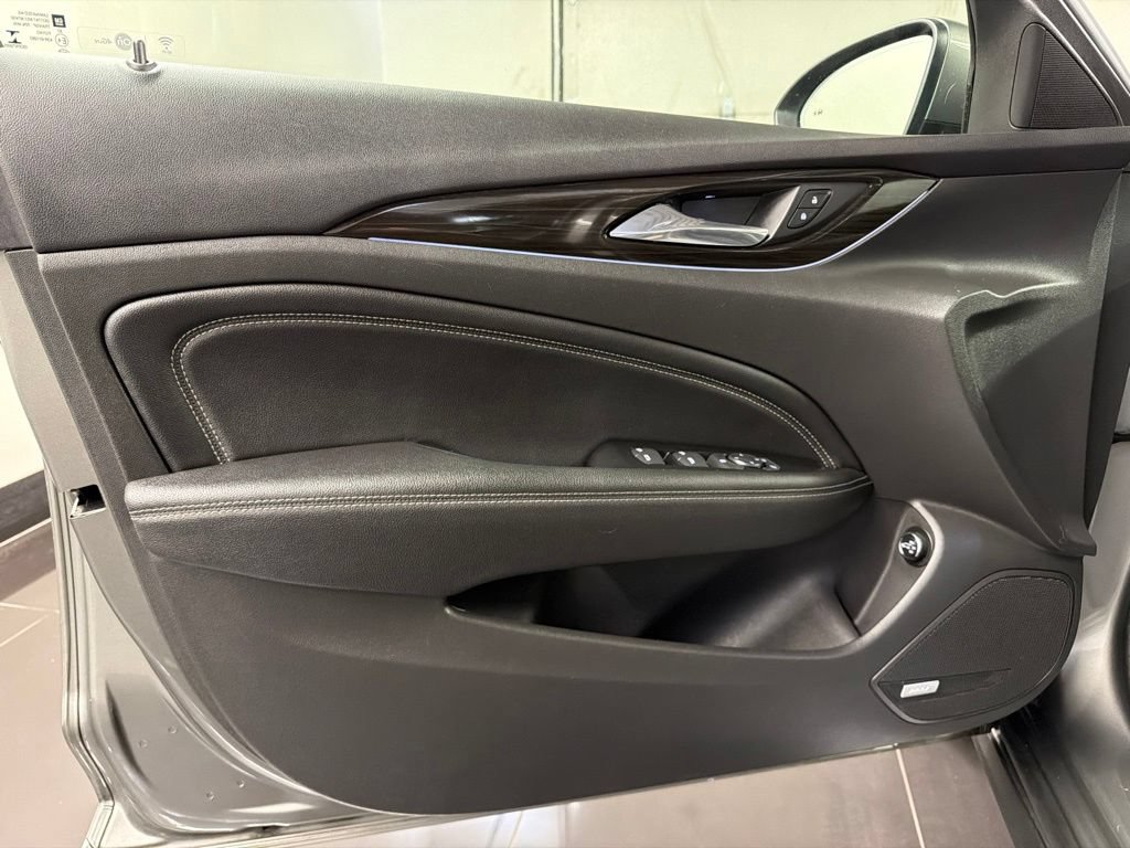 Used 2018 Buick Regal Essence w/ Driver Confidence Package #1 AWD/4WD image 27