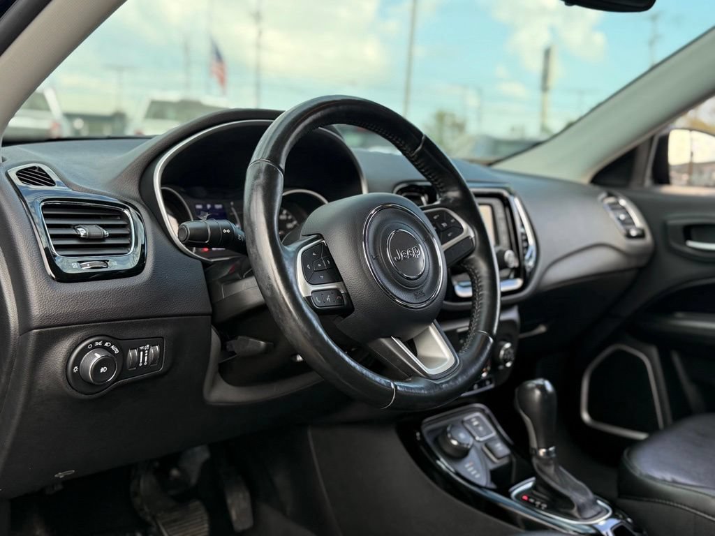 Used 2018 Jeep Compass Latitude AWD/4WD image 11