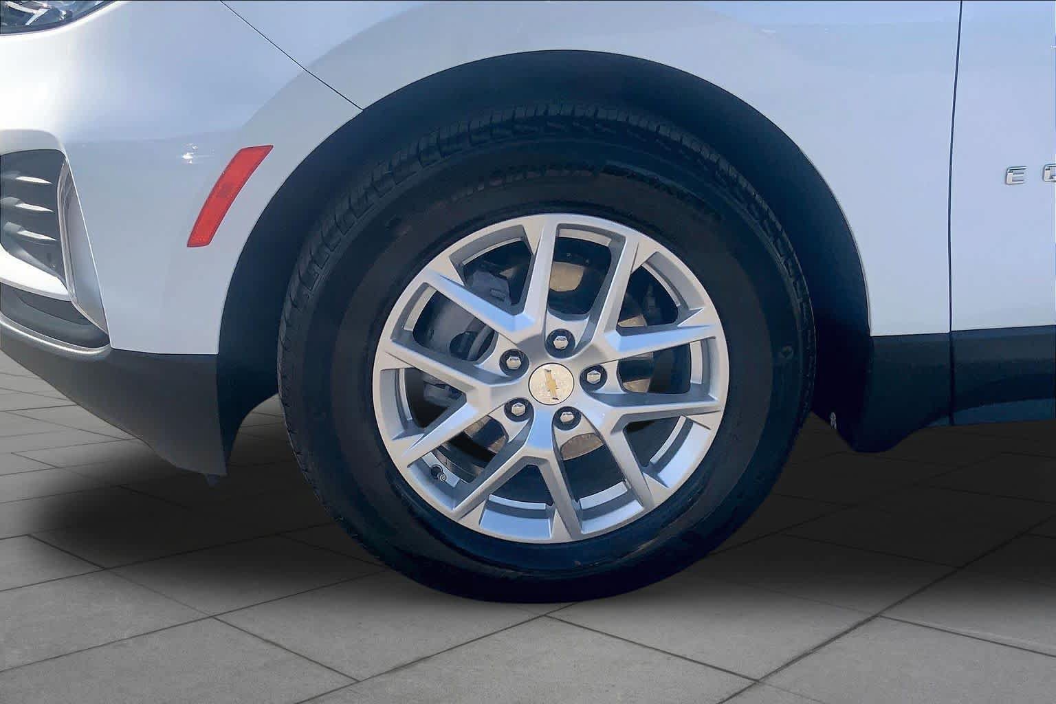 Used 2024 Chevrolet Equinox LT FWD image 11