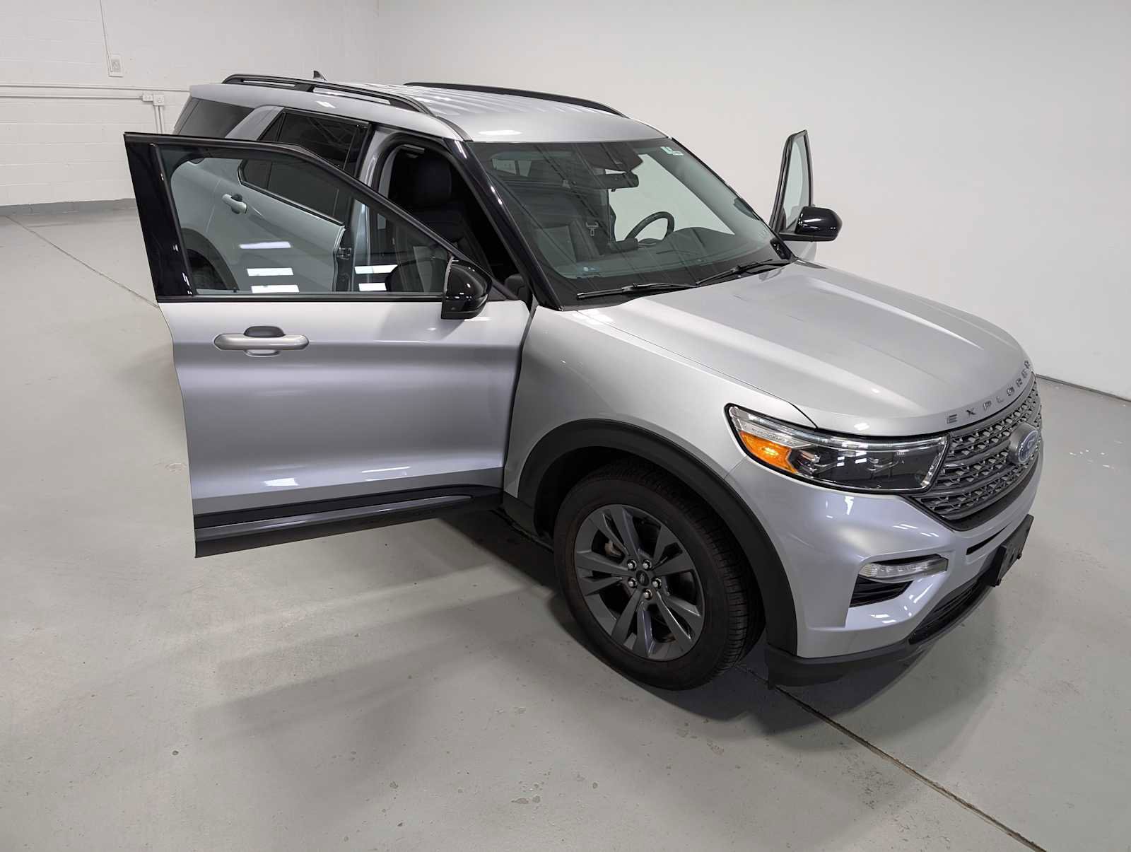 Certified 2023 Ford Explorer XLT w/ Equipment Group 202A AWD/4WD image 16
