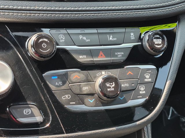 Used 2025 Chrysler Pacifica Limited FWD image 26