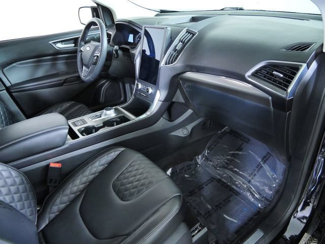 Certified 2024 Ford Edge Titanium AWD/4WD image 12