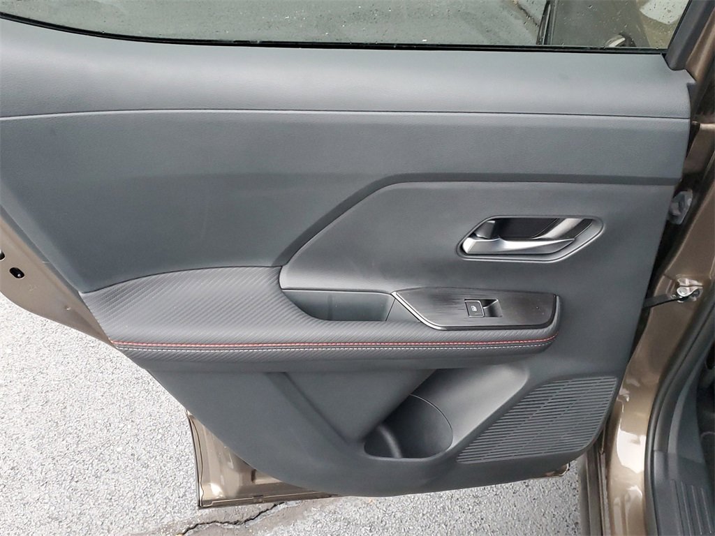 Used 2025 Nissan Kicks SR image 35