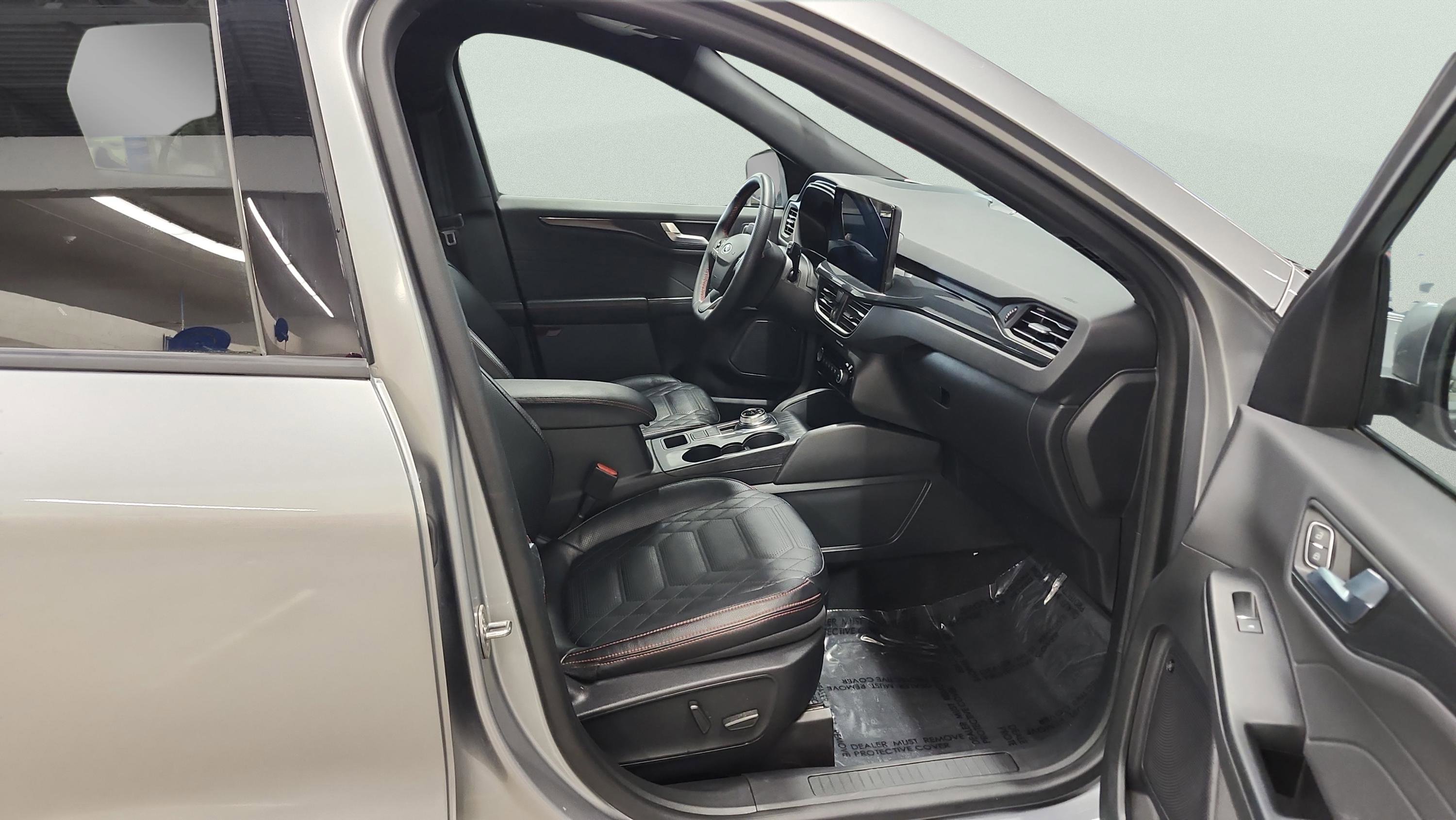 Certified 2024 Ford Escape ST-Line Elite w/ Premium Technology Package image 17