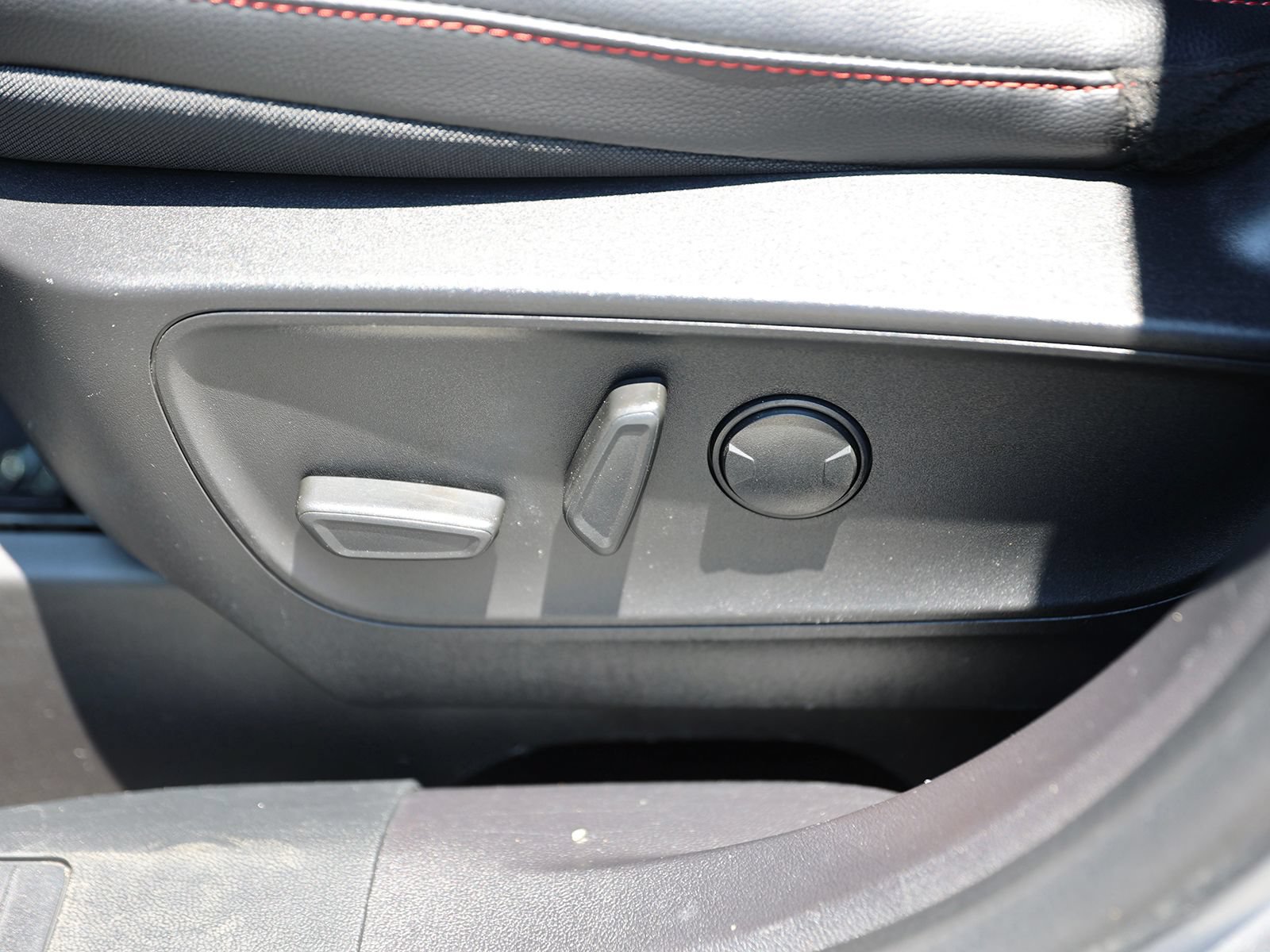 Certified 2022 Ford Escape SEL w/ SEL Stealth AWD Package image 19