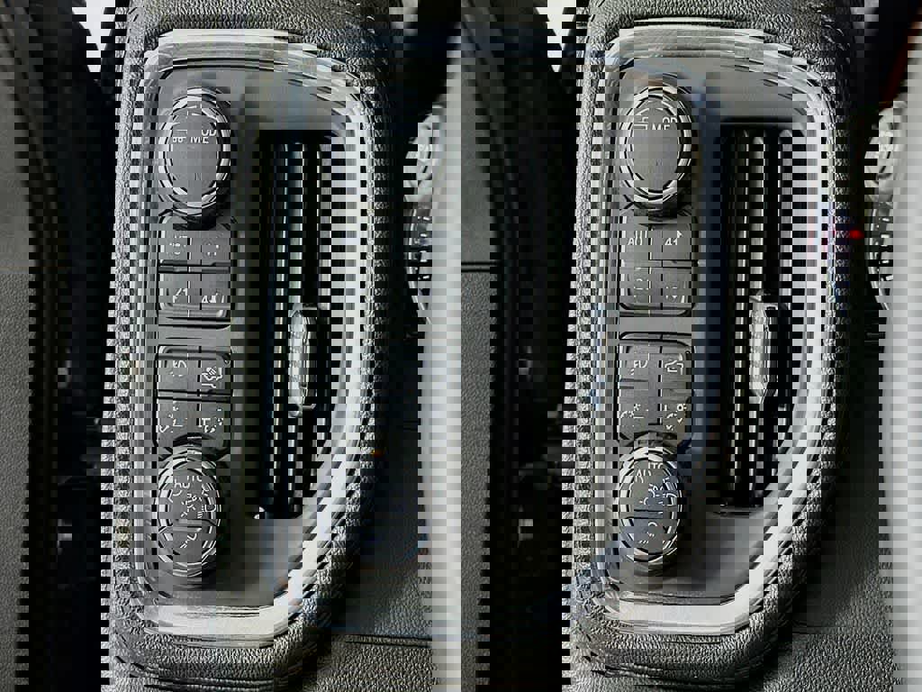 Used 2022 Chevrolet Silverado 2500 LTZ w/ LTZ Plus Package image 27