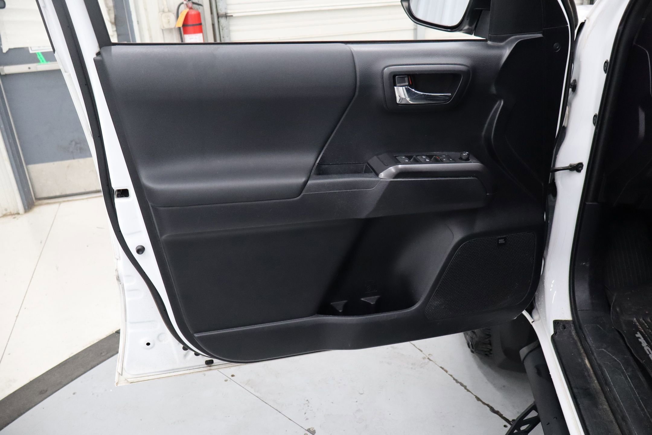 Used 2020 Toyota Tacoma TRD Off-Road w/ TRD Premium Off Road Package image 14