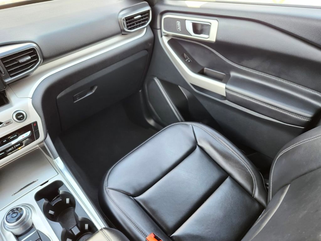 Certified 2023 Ford Explorer XLT w/ Equipment Group 202A image 15