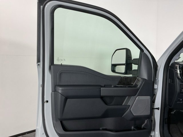 Certified 2025 Ford F350 Lariat w/ Black Appearance Package image 15