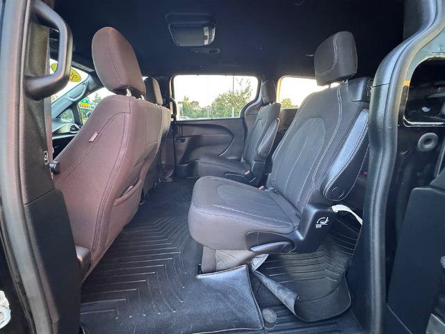 Used 2020 Chrysler Pacifica Touring w/ S Appearance Package FWD image 13