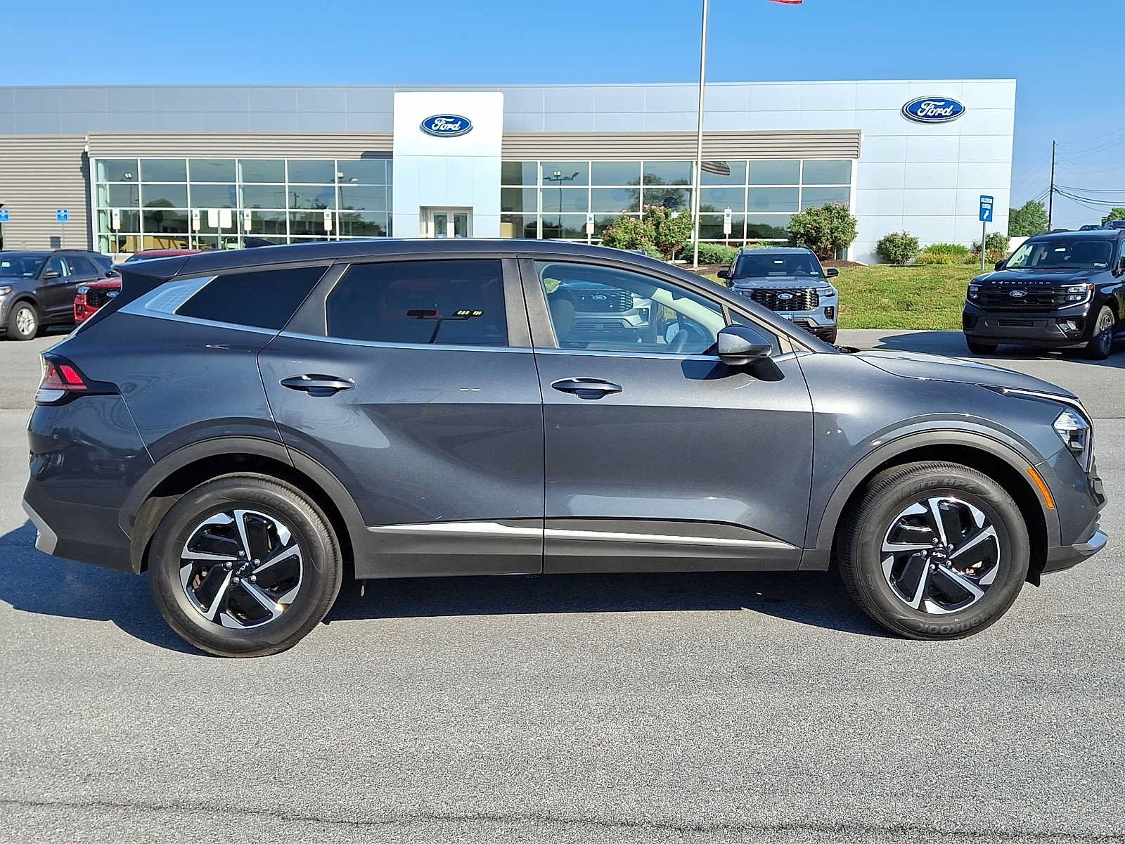 Used 2023 Kia Sportage LX AWD/4WD image 7