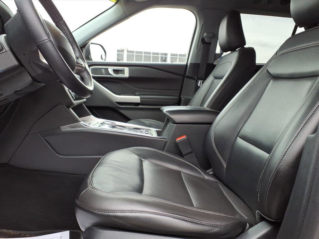 Certified 2022 Ford Explorer XLT w/ Equipment Group 202A image 15