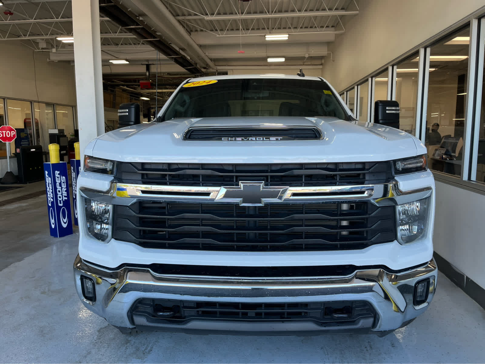Used 2024 Chevrolet Silverado 2500 LT w/ Convenience Package AWD/4WD image 5