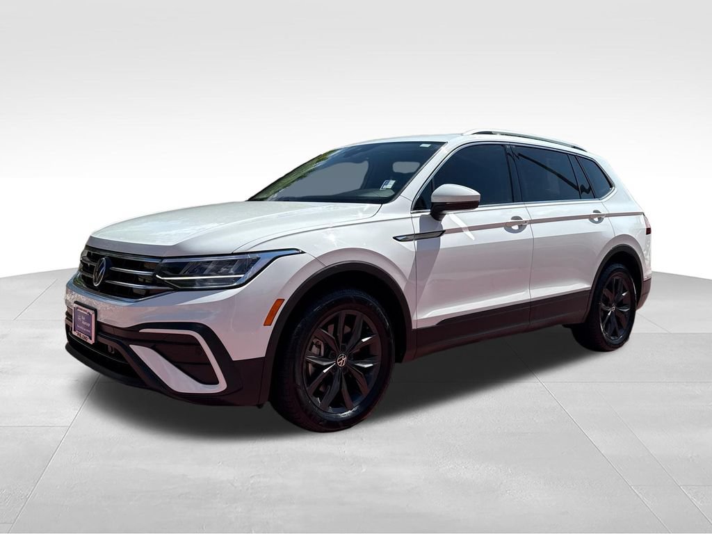 Used 2024 Volkswagen Tiguan SE w/ Panoramic Sunroof Package AWD/4WD image 5