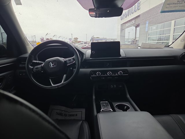 Used 2025 Honda Pilot Touring image 16