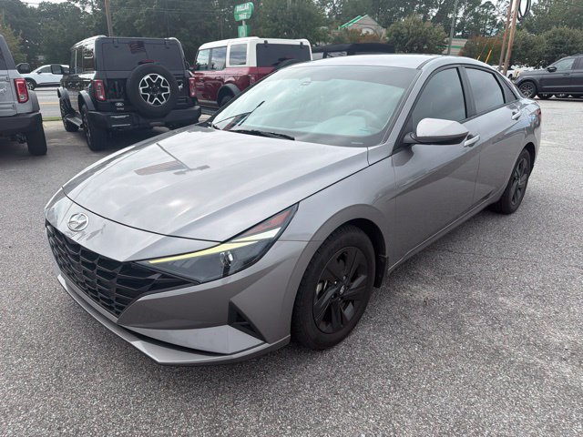 Used 2023 Hyundai Elantra SEL FWD image 3