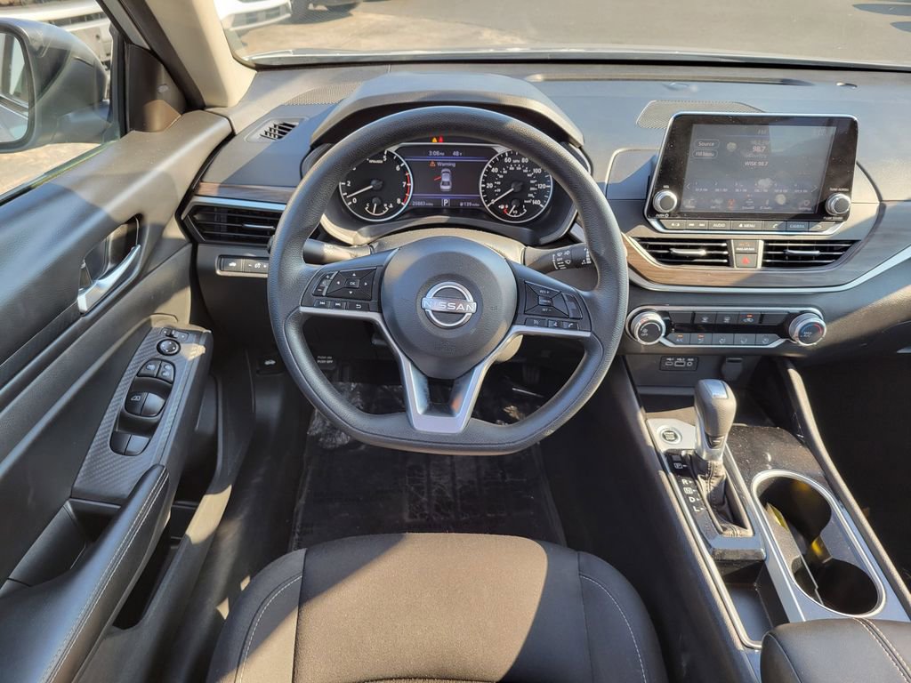 Used 2024 Nissan Altima 2.5 SV image 14