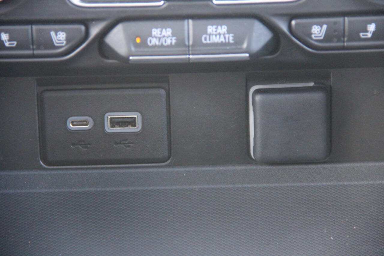 Used 2023 GMC Yukon XL SLT image 26