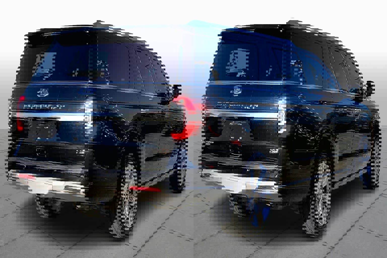 Certified 2023 Ford Expedition Max Platinum image 4