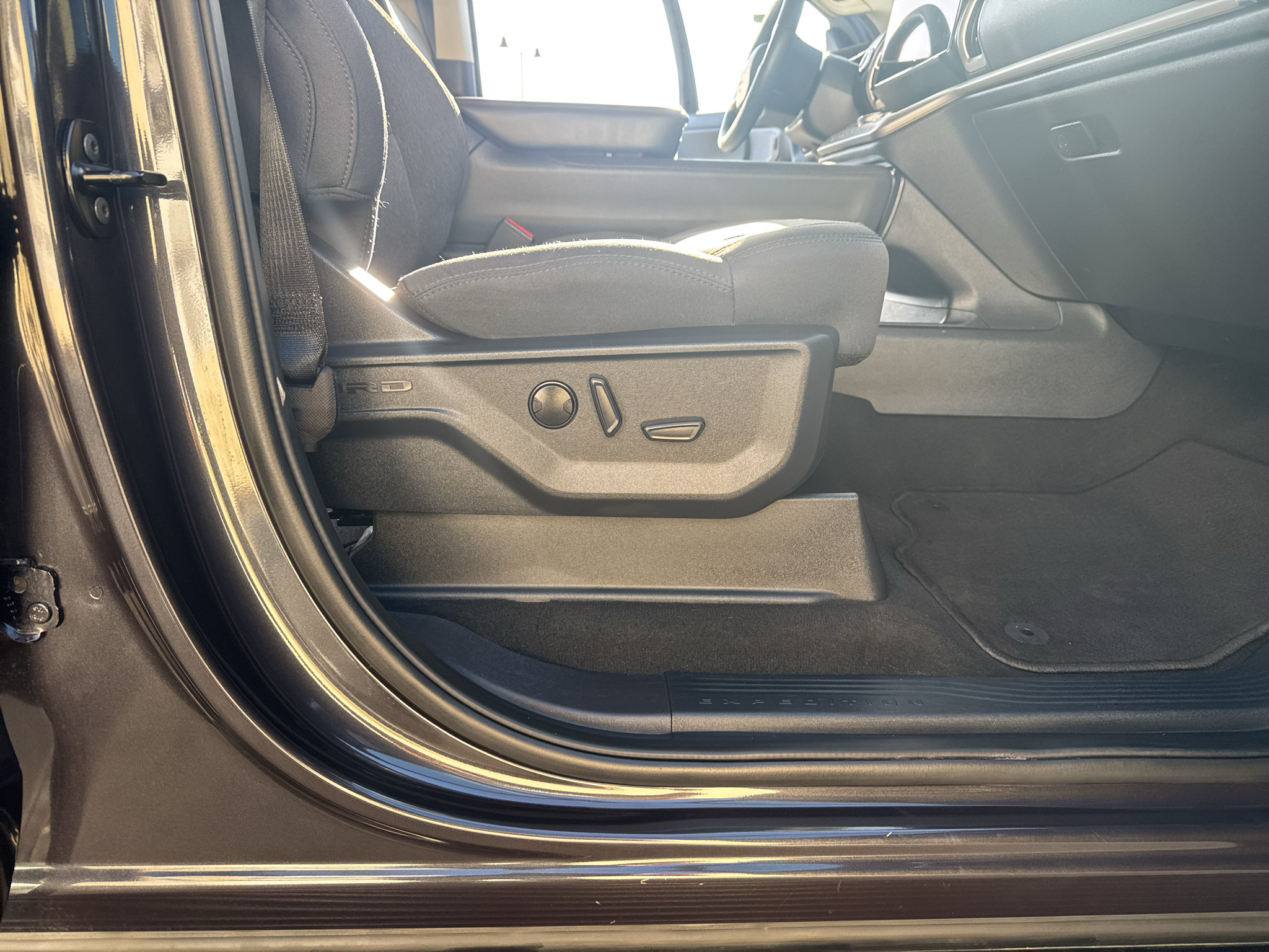 Certified 2025 Ford Expedition Active AWD/4WD image 22