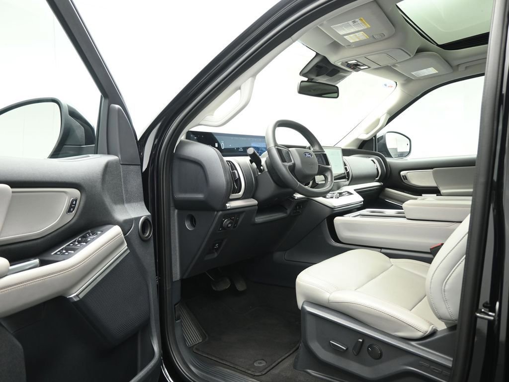 Certified 2025 Ford Expedition Active image 35