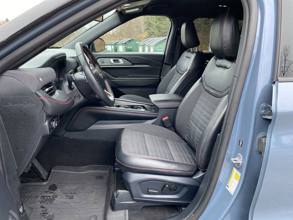 Certified 2025 Ford Explorer ST-Line w/ Premium Package image 5