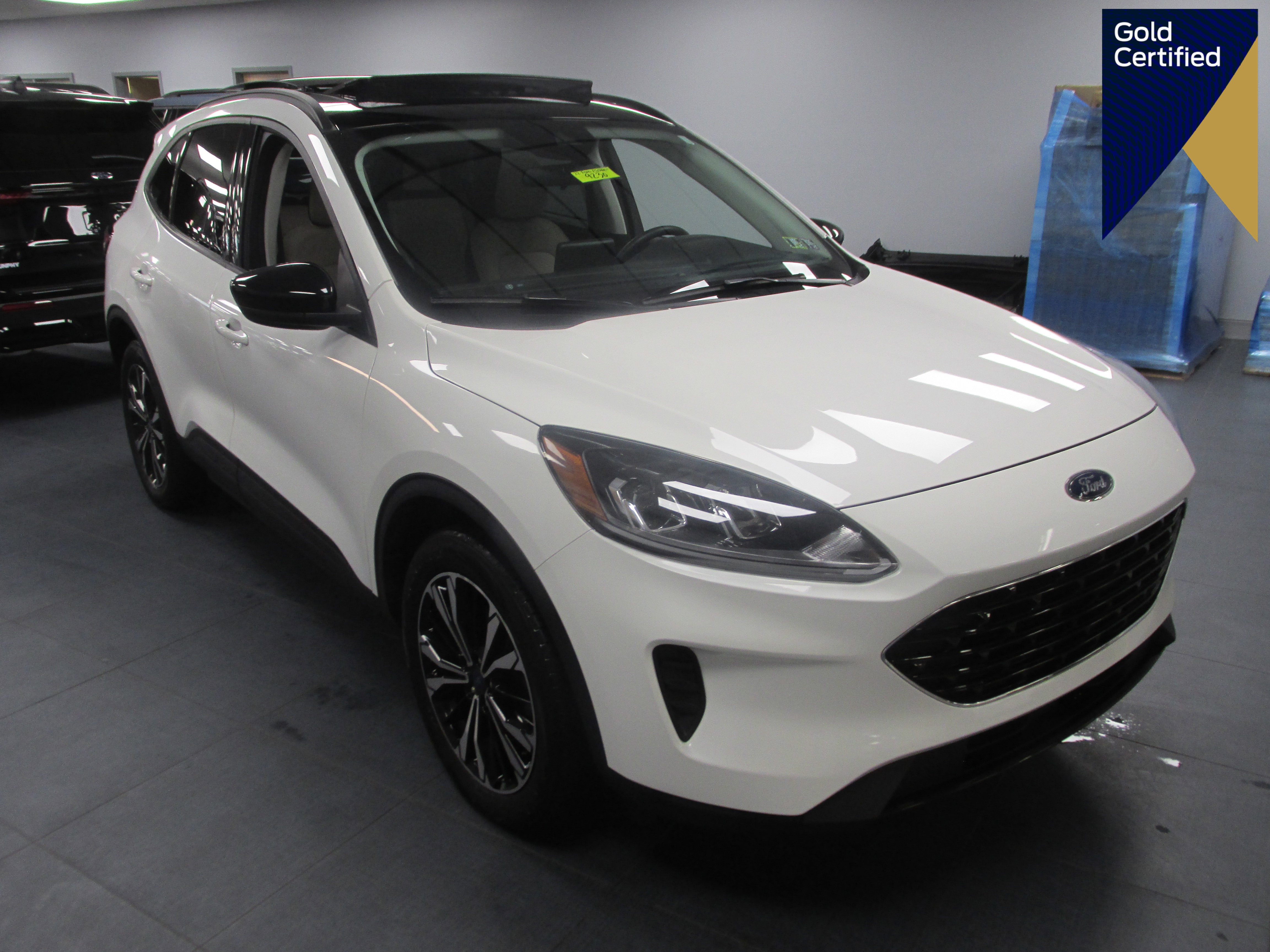 Certified 2022 Ford Escape SE w/ SE Sport Appearance Package