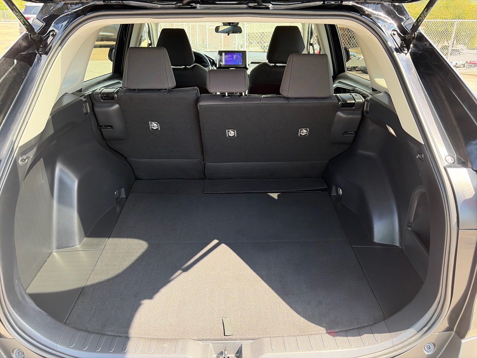 Used 2024 Toyota RAV4 LE AWD/4WD image 4