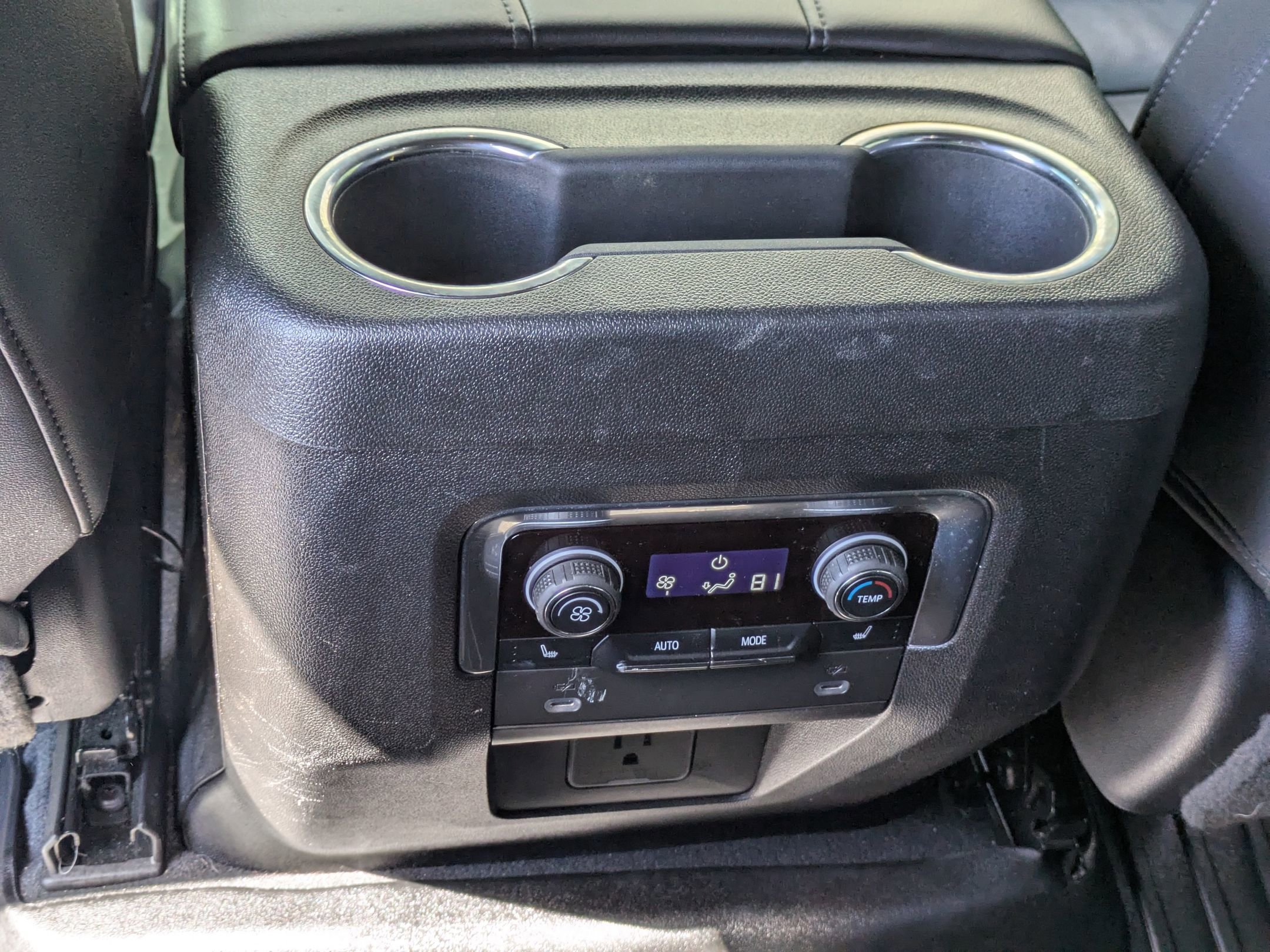 Used 2022 Chevrolet Tahoe Z71 w/ Z71 Off-Road Package image 33