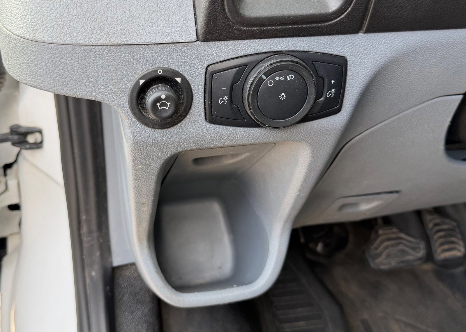 Certified 2019 Ford Transit 350 148 Medium Roof w/ Interior Upgrade Package image 28