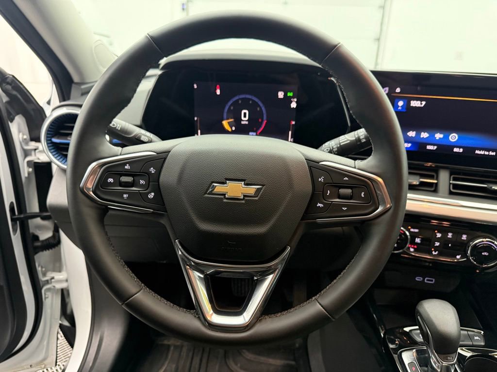 Used 2025 Chevrolet Trax LT w/ Driver Confidence Package image 20