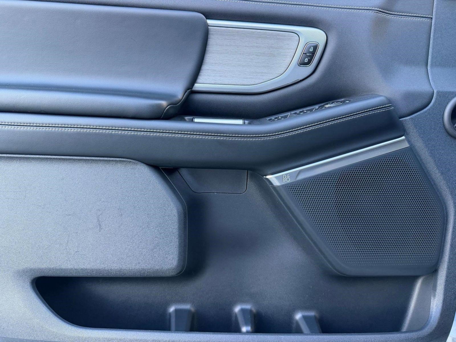 Certified 2025 Ford Expedition Platinum image 23