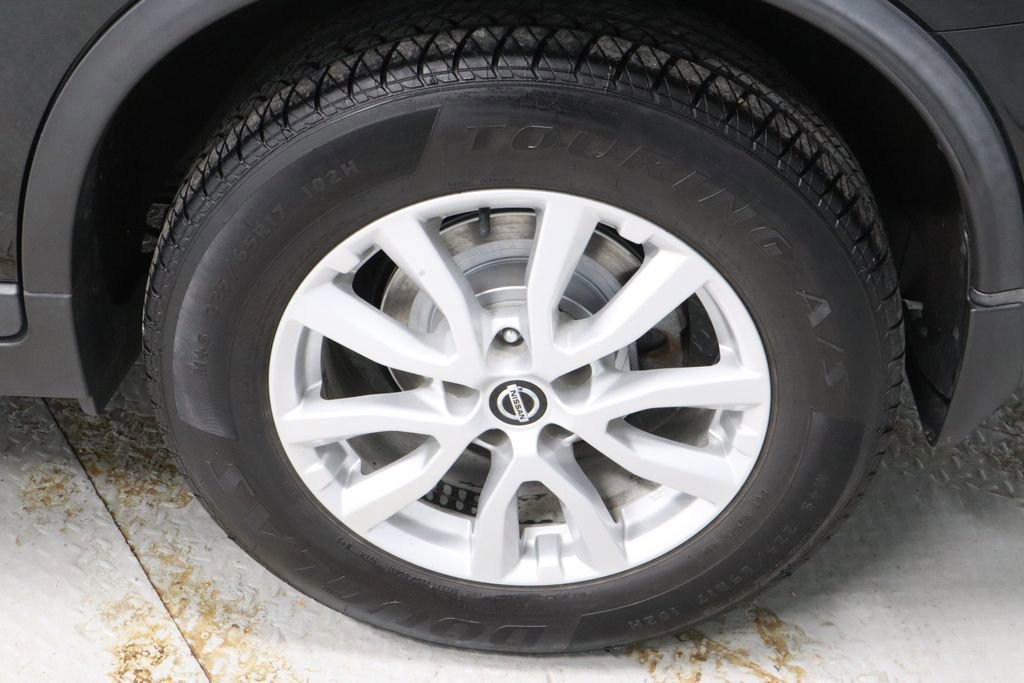 Used 2019 Nissan Rogue SV image 18